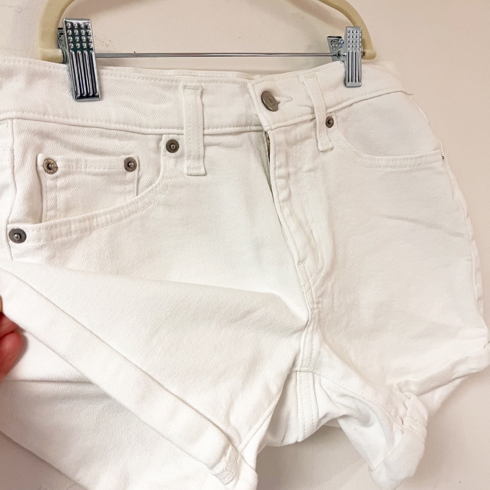 LEVIS Mid Length White Denim Shorts size 28/6 Cuffed Zipper Fly - Picture 5 of 11